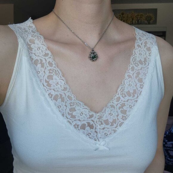 Vintage antique green teardrop necklace with a small silver chain - Picture 2 of 5